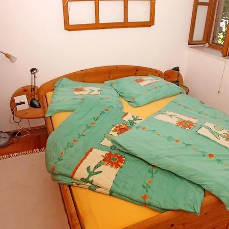 Mima Hvar *