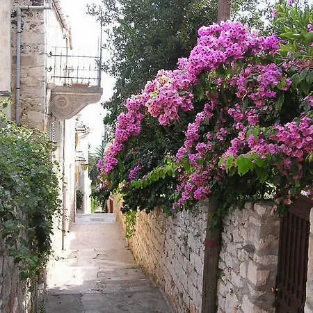 Mima Hvar Daire *