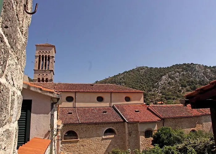 Mima Hvar *